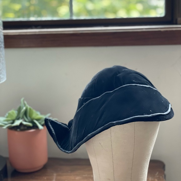 Vintage | Black Velvet Flapper Cloche Hat | O/S - Picture 4 of 15